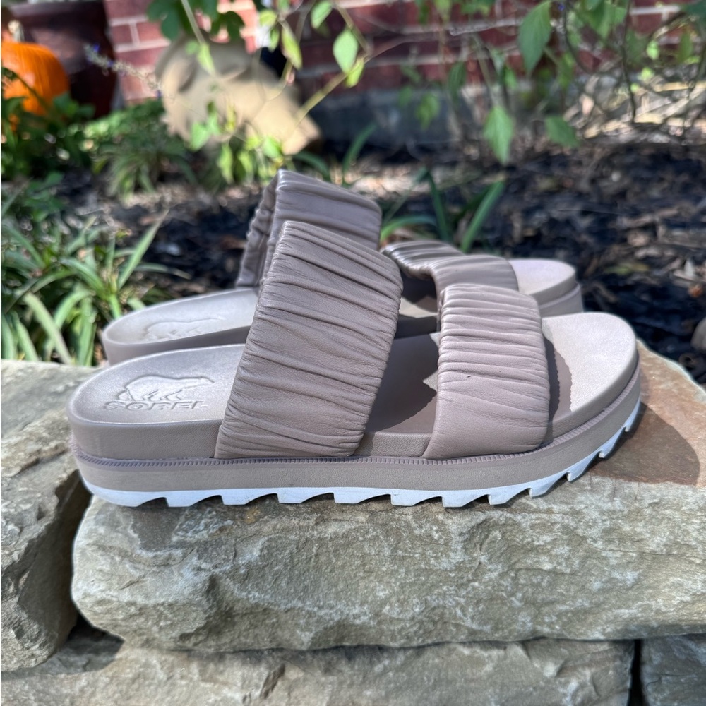 Sorel ROAMING™ TWO STRAP SLIDE FLAT SANDAL in Omega Taupe, size 7